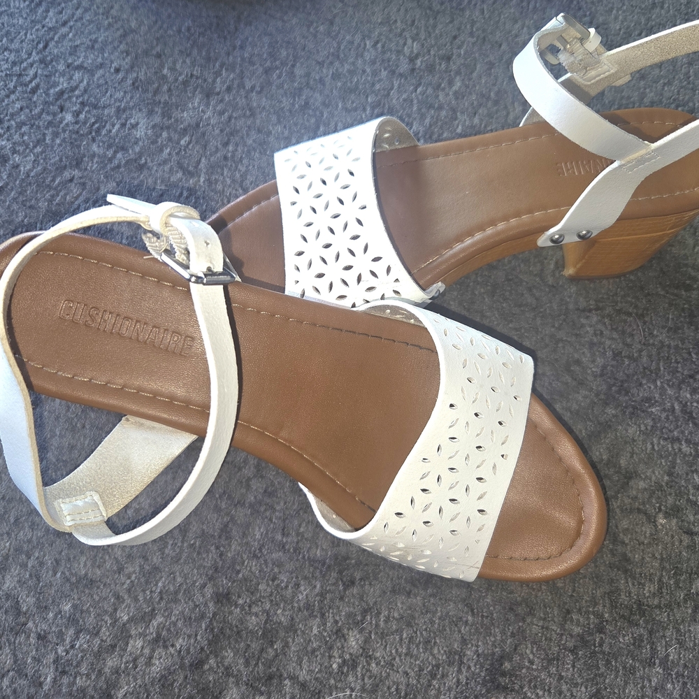 Cushionaire Women's White Sandals